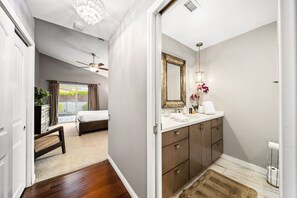 3 dormitorios, tabla de planchar con plancha, wifi gratis y ropa de cama