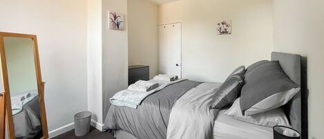 2 habitaciones, wifi gratis y ropa de cama