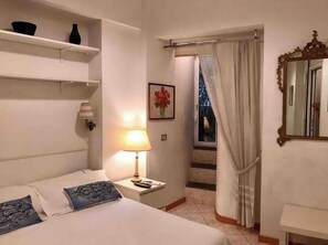 1 habitación, escritorio, tabla de planchar con plancha y wifi gratis