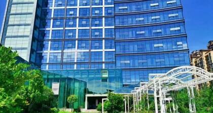 Vienna International Hotel (Mount Emei Crystal Plaza Hotel)