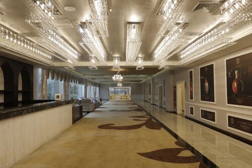 Vienna International Hotel (Mount Emei Crystal Plaza Hotel)