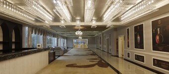 Vienna International Hotel (Mount Emei Crystal Plaza Hotel)
