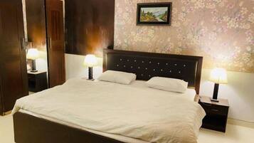 Deluxe Double Room | Soundproofing, iron/ironing board, free WiFi
