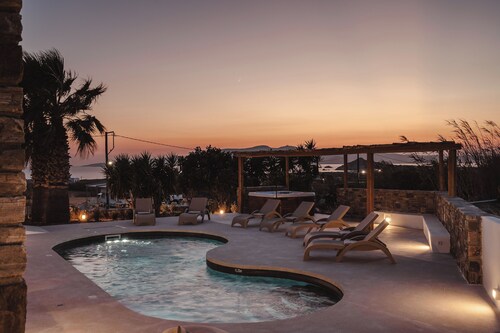 Diamond of Cyclades beautiful newly renovated villa for 11 with pool & Jacuzzi