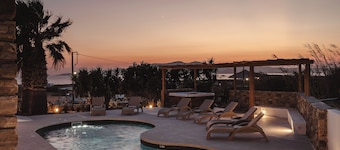 Diamond of Cyclades beautiful newly renovated villa for 11 with pool & Jacuzzi