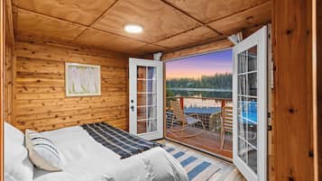 2 bedrooms, desk, iron/ironing board, travel crib