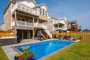 A heated pool - New Nags Head remodel! Heated pool - hot tub- fire pit. Steps to beach. Dogs ok. (Nags Head)