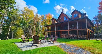 Wicked Moose Cabin* Waterfront*Sleeps 12* Hottub*