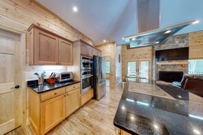 Fridge, microwave, oven, stovetop - Wicked Moose Cabin* Waterfront*Sleeps 12* Hottub* (Beaver Cove)