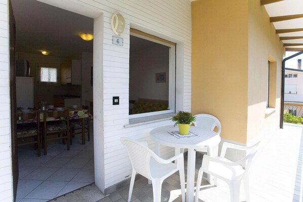 تناول الطعام بالخارج