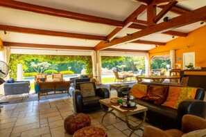 Terrace/patio - Belle Villa Provençale Dans Parc Paysagé Avec Piscine/sauna/balnéo + Dépendances (Grans)