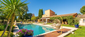 Belle Villa Provençale Dans Parc Paysagé Avec Piscine/sauna/balnéo + Dépendances
