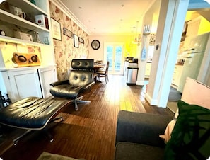 TV, fireplace - Shepherds Bush W12 Magical Townhouse nr Westfield (London)