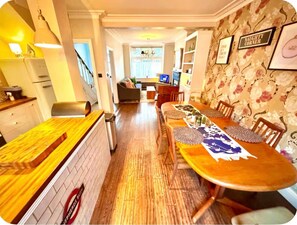 Dining - Shepherds Bush W12 Magical Townhouse nr Westfield (London)