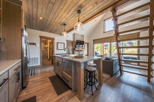 Microondas, horno, placa de cocina, lavavajillas