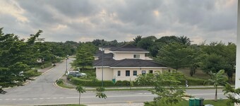 Serene 2-Bedroom apartment on Golf Course with Lake Views & Luxury Amenities