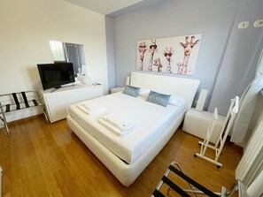 1 bedroom, iron/ironing board, travel crib, WiFi