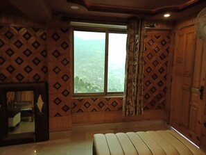 Quarto casal luxo | Quartos à prova de som, ferros/tábuas de passar roupa, Wi-Fi de cortesia