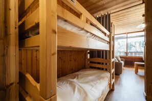 WiFi, bed sheets