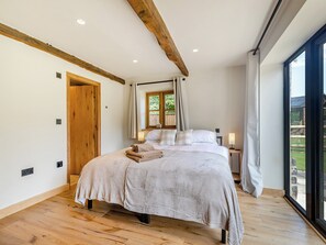 4 室のベッドルーム、WiFi (無料)、ベッドシーツ