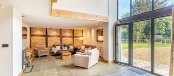 4 bedroom accommodation in Whiteley Green, Macclesfield