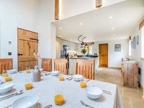 Dining - 4 bedroom accommodation in Whiteley Green, Macclesfield (Whiteley Green, Macclesfield)