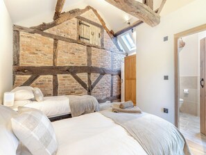 4 bedrooms, free WiFi, bed sheets