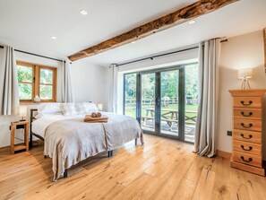 4 室のベッドルーム、WiFi (無料)、ベッドシーツ
