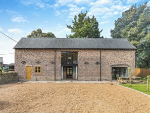 Exterior - 4 bedroom accommodation in Whiteley Green, Macclesfield (Whiteley Green, Macclesfield)