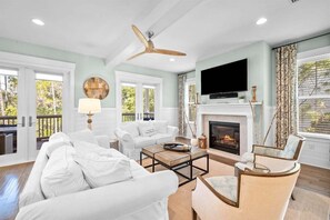 Smart TV, fireplace, offices - Heated Pool, Pickleball, Golf cart: Close to Seaside (Santa Rosa Beach)