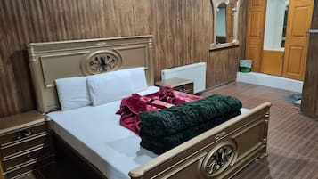 Quarto casal luxo | Quartos à prova de som, ferros/tábuas de passar roupa, Wi-Fi de cortesia