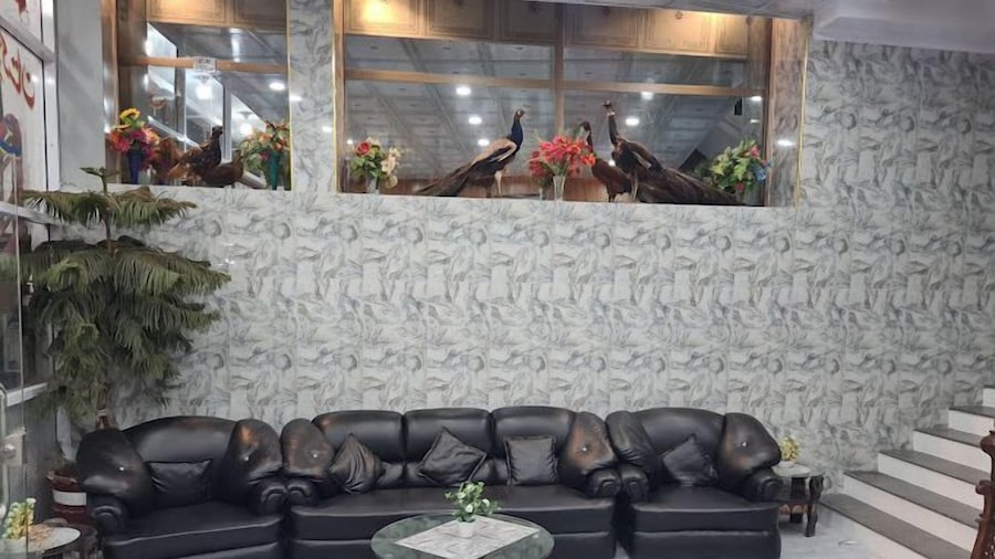 Al Maaz Hotel Mall Road
