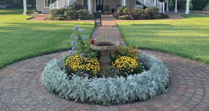 Spacious 4-BR, 3-bath, Lake Conroe waterfront home, Tri toon rental available.