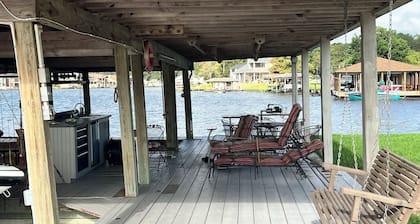 Spacious 4-BR, 3-bath, Lake Conroe waterfront home, Tri toon rental available.