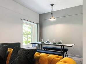 Dining - 2 bedroom accommodation in Buxton (Buxton)