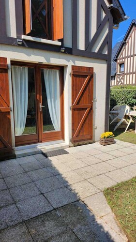 House with garden and barbecue in Cabourg