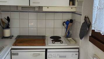 Réfrigérateur, micro-ondes, four, lave-vaisselle