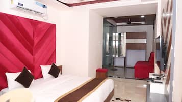 In-room safe, individually decorated, desk, laptop workspace