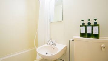 Haartrockner, Bidet, Handtücher, Seife