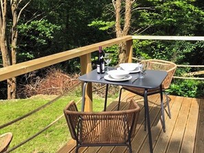 Outdoor dining - The Shepherds Hut at Rosewood House (Liskeard)