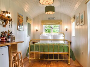 1 bedroom, free WiFi, bed sheets - The Shepherds Hut at Rosewood House (Liskeard)