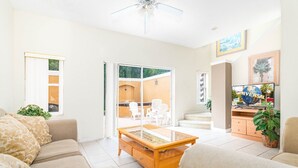 3 bedrooms, iron/ironing board, WiFi (free), bed sheets - Cozy Kissimmee Retreat (Kissimmee)