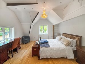 4 quartos, Wi-Fi de cortesia, roupa de cama