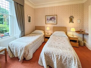 4 bedrooms, free WiFi, bed sheets