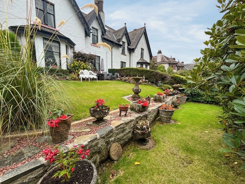 4 bedroom accommodation in Aberfeldy