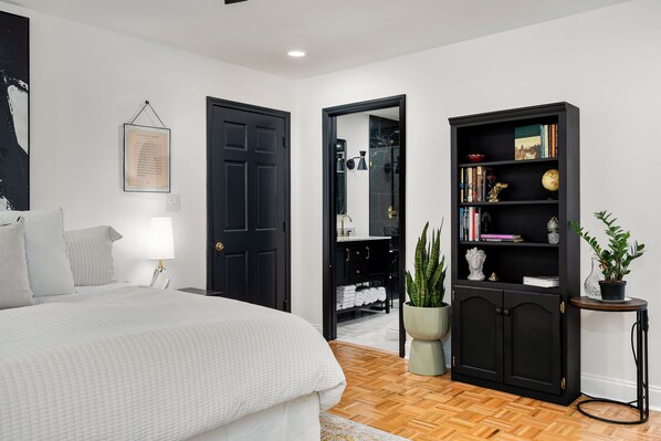 1 bedroom, iron/ironing board, WiFi, bed sheets - Dreamy Luxury Stay in Anderson - 7 minutes from I-85 (Anderson)