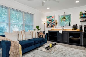 TV - Dreamy Luxury Stay in Anderson - 7 minutes from I-85 (Anderson)