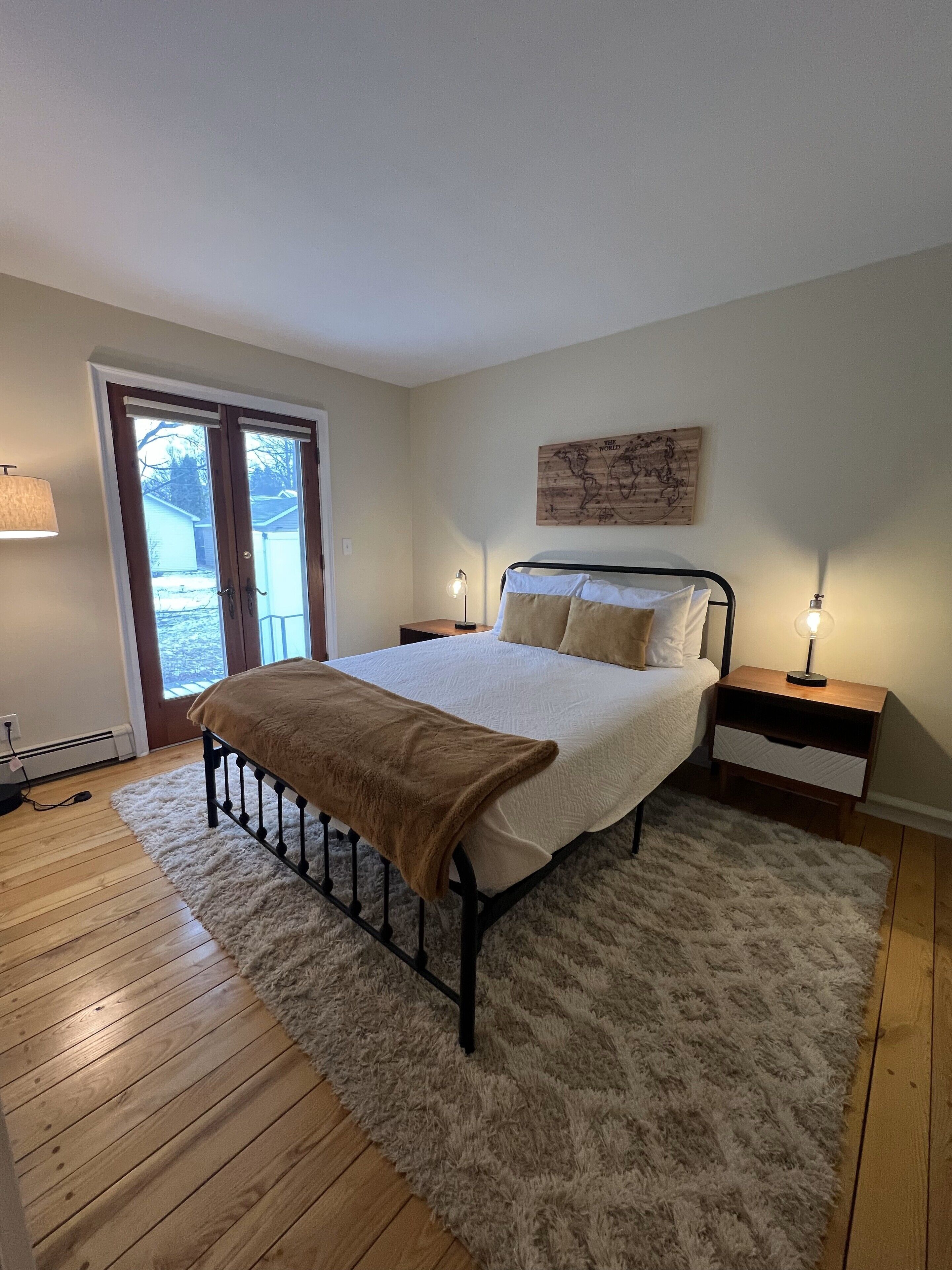 2 chambres, coffres-forts dans les chambres, fer et planche à repasser