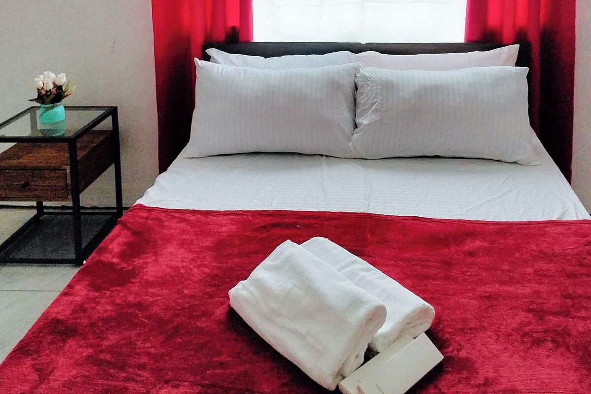 RedDoorz Deluxe Room