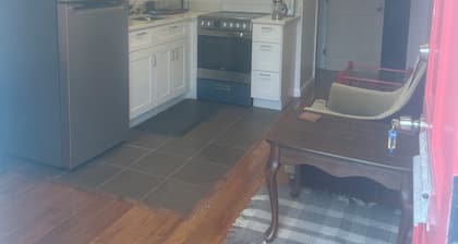 Charming cottage in Kenner with AC and WiFi. Enjoy your stay